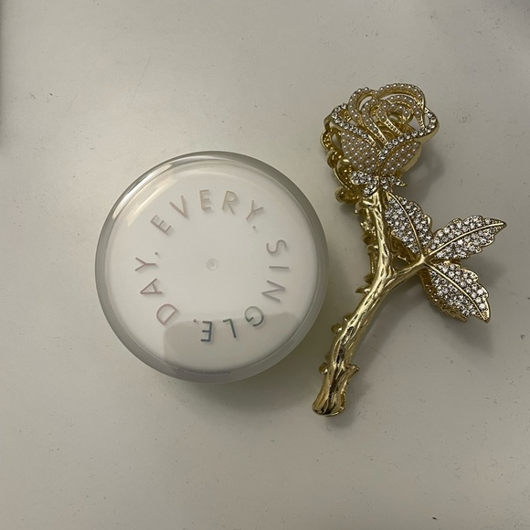 Moisturizer - Picture 2 of 5